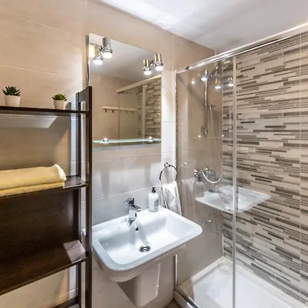 Moderno Y Luminoso Apartamento Appartamento